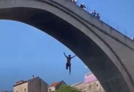Spasli ga od utapanja: Scene kao iz filma, pogledajte neuspjeli skok sa mosta mladog Amerikanca (VIDEO)