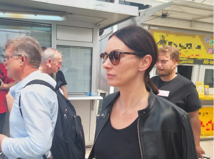 Sloboda Mićalović bez trunke šminke: Glumica vukla kofere u nesvakidašnjem izdanju (FOTO)