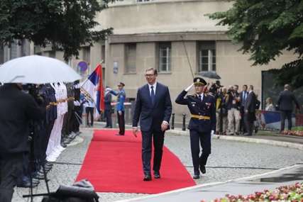 "ACO SRBINE!" Građani pozdravili Vučića aplauzom i ovacijama (FOTO)