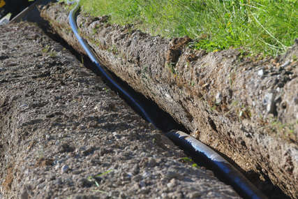 Stanari dobijaju pitku vodu: Potpisan ugovor za izgradnju dvije faze vodovoda