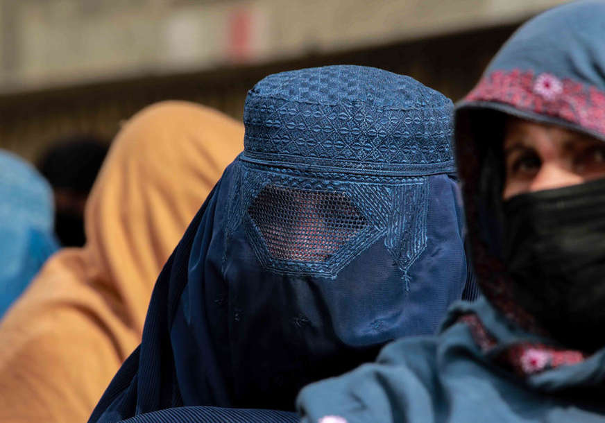 TALIBANI UVELI JOŠ OGRANIČENJA Žene moraju da pokrivaju lice u javnosti