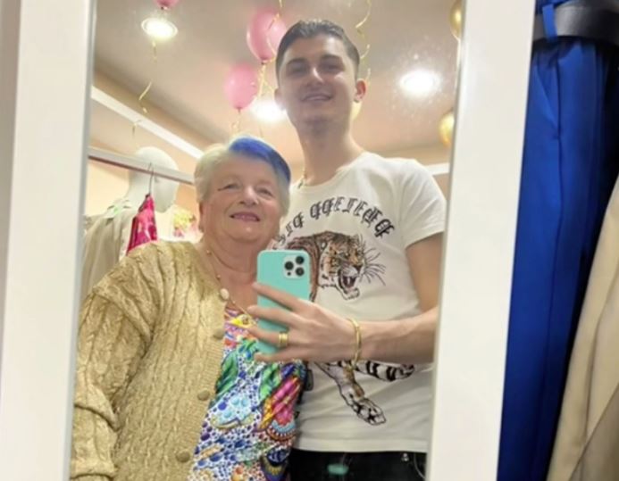 "Nije mu ona vjerenica, već prababa" Mladić (19) zaprosio ženu od 76 godina i ljudi su u šoku (VIDEO)