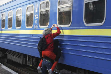 VOZOVI POSTALI HEROJI ZEMLJE Ukrajinske željeznice spasile hiljade ljudi iz ratnog pakla, prevozile političare i oružje (FOTO)