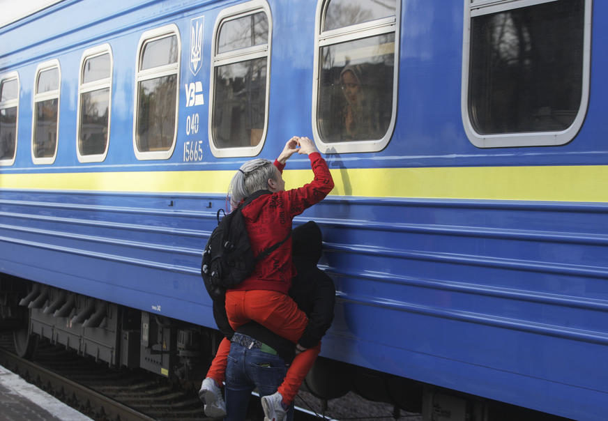 VOZOVI POSTALI HEROJI ZEMLJE Ukrajinske željeznice spasile hiljade ljudi iz ratnog pakla, prevozile političare i oružje (FOTO)