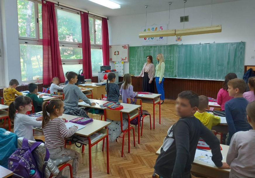 Zimi sjedili u prehladnim učionicama: Ministarka posjetila OŠ "Branislav Nušić", počinje zamjena stolarije (FOTO)