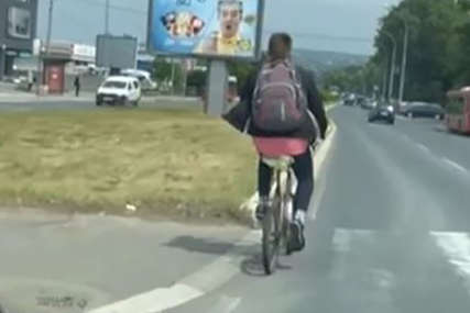 Jedni su osudili i nesavjesnog vozača automobila: Rizična vožnja mladog bicikliste zapalila društvene mreže (VIDEO)