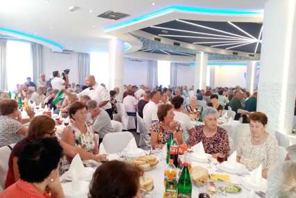 "Pored malih penzija imamo volju za životom" Penzioneri iz Prijedora organizovali druženje (FOTO)