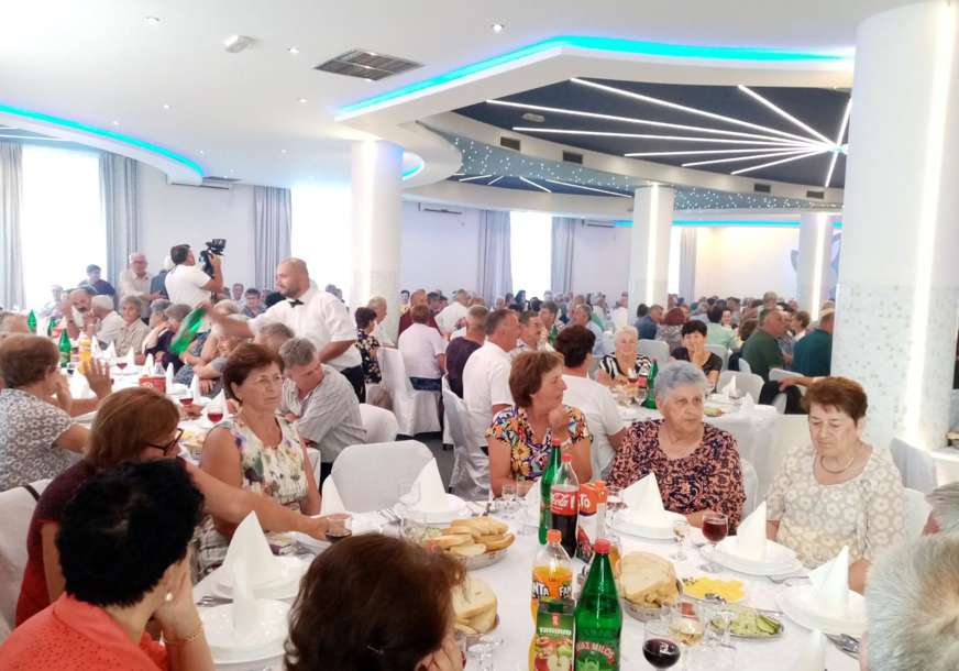 "Pored malih penzija imamo volju za životom" Penzioneri iz Prijedora organizovali druženje (FOTO)