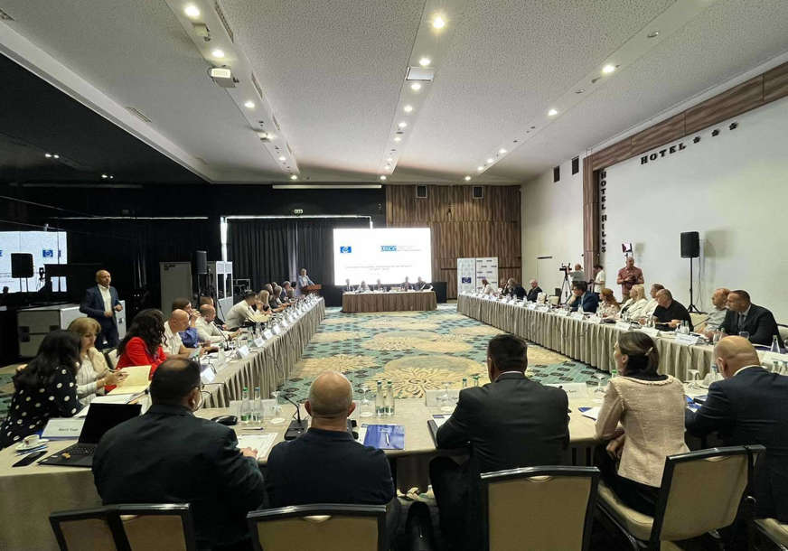 Zaključak sa dvodnevne konferencije u Ilidži “Adekvatno odgovoriti na eventualne zloupotrebe na izborima”