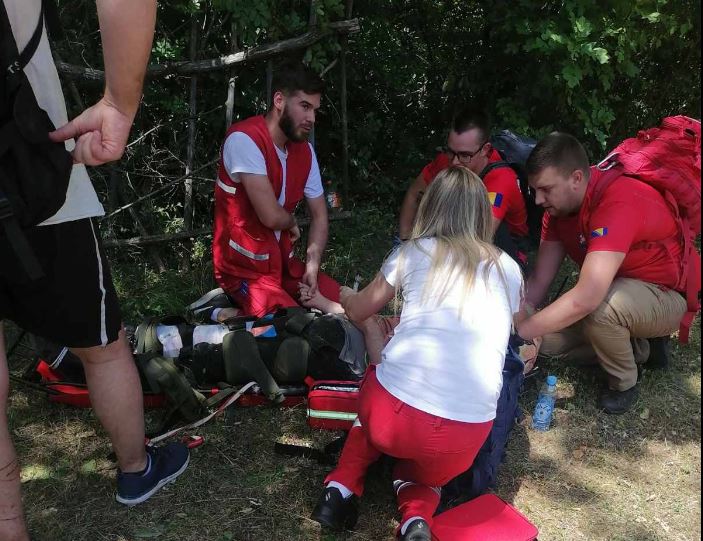 Nepomično ležao: Muškarac pao sa drveta, spasili ga članovi GSS Mostar (FOTO)
