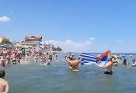 "Nismo očekivali da će to tako da ispadne" Srbi zaigrali kolo u Egejskom moru, pa postali hit na internetu (VIDEO)