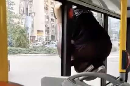 "Da se osakati za 65 dinara" Novosađanka bježala od kontrole kroz prozor autobusa (VIDEO)