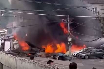 Tragedija u Kini: Vojni avion srušio se usred grada, poginula jedna osoba (VIDEO)