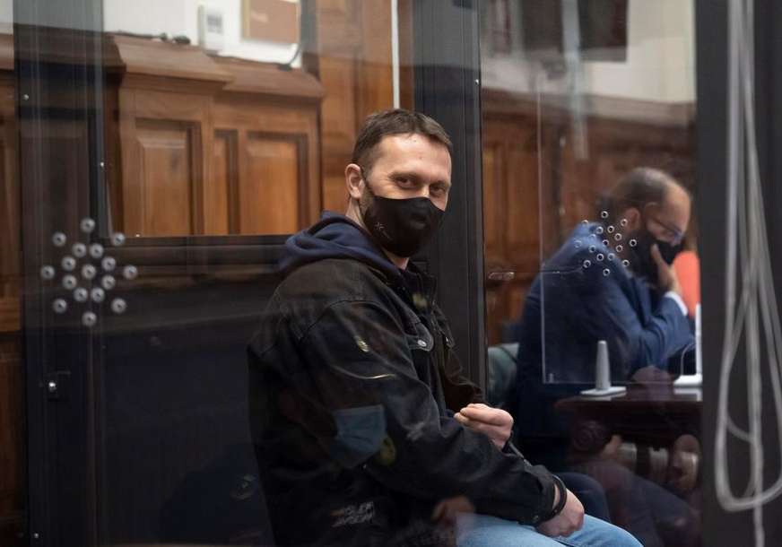 Serijski ubica u zatvoru našao dvije djevojke: Igora Srbina na suđenju stavili u stakleni kavez, a sada dobija ljubavna pisma