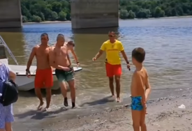DRAMA NA KUPALIŠTU Mladić skočio sa mosta,  spasioci ga jedva izvukli (VIDEO)