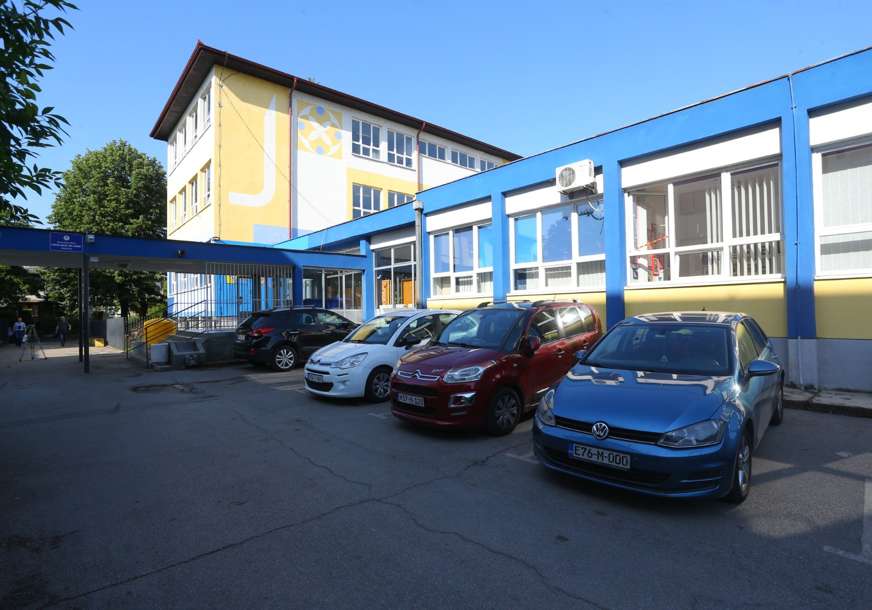 DOJAVE O BOMBAMA Na adrese škola u Banjaluci, Prijedoru i Derventi stigle prijetnje