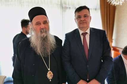 Tegeltija poručuje “Posjeta patrijarha Tuzli ohrabrenje za ostanak Srba” (FOTO)