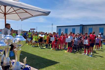 U Glamočanima festival dječijeg fudbala: Mladost organizovala turnir na kome veliki mogu da im zavide (FOTO)