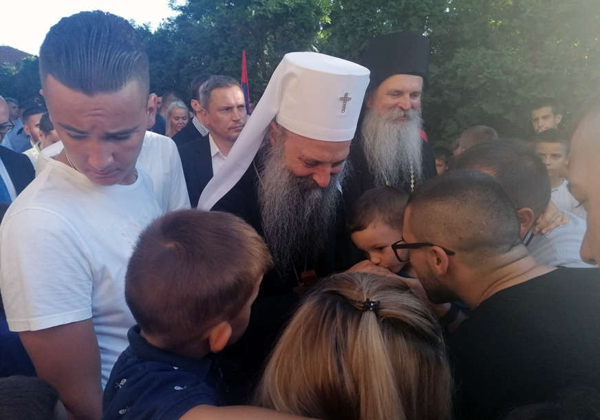 Dočekan na Kosovu i Metohiji: Patrijarh Porfirije stigao u manastir Gračanica (FOTO)