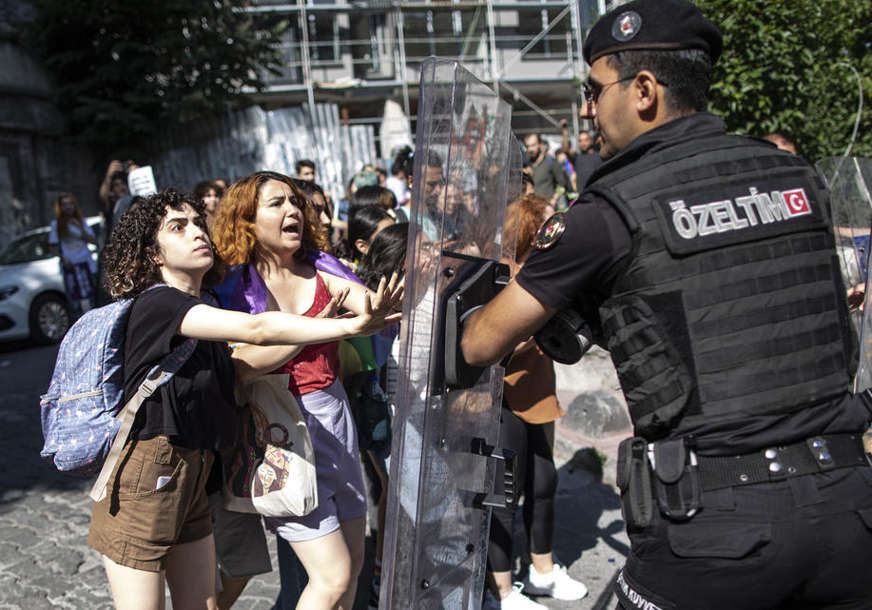 Uhapšeno više desetina ljudi: Spriječeno održavanje parade ponosa u Istanbulu