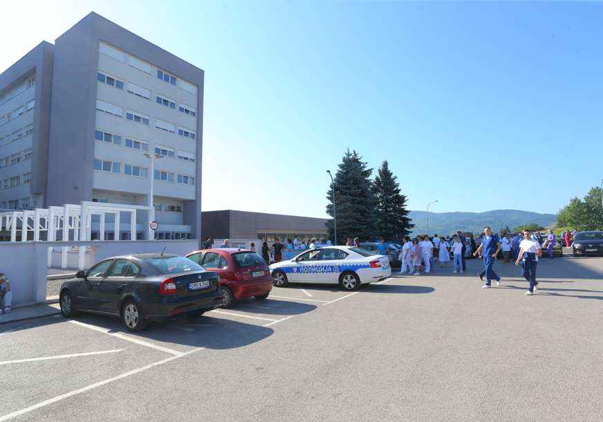 MINIMALNI REZ, VELIKA POBJEDA U UKC Srpske uspješno odstranjen rijedak tumor srca, pacijent se brzo oporavlja