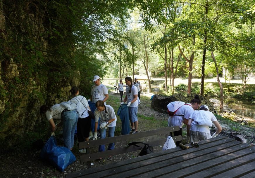 Banjalučki volonteri čistili park „Mladen Stojanović“ i obale Vrbasa u parku prirode Suturlija u okviru Coca-Colinog projekta „Od izvora do mora“