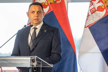 Vulin ubijeđen da Vučić neće popustiti pod pritiskom “Srbija će izdržati da NE UVEDE SANKCIJE RUSIJI”