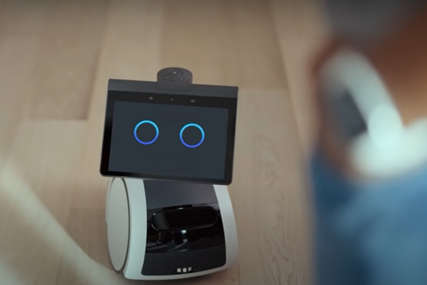 NIJE ZA SVAKOGA Mali robot "Astro" je dobar pomoćnik u kući, ali puno košta (VIDEO)
