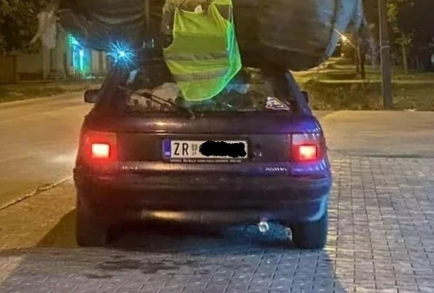 "STOJDŽA JE ZAKON" Ljudi ostali u šoku kada su vidjeli prtljag na ovom automobilu (FOTO)