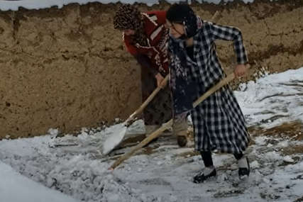 "Druga je godina suše i ovo je šok" Usred ljeta pao snijeg u centralnom Avganistanu (FOTO)