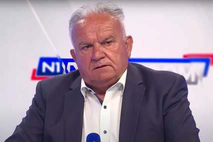 (FOTO) Novi skandal u Hrvatskoj: Gradonačelnik Petrinje tokom zemljotresa namjestio sinu milionske poslove