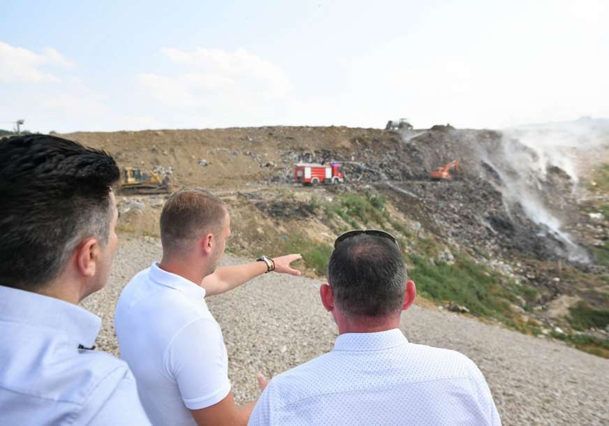 Neprekidno gase požar: Stanivuković obišao deponiju u Ramićima (FOTO)