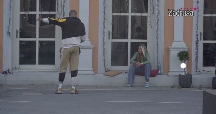 PONOVO PRAVE HAOS Car gađao Dalilu flašom, histerisao po imanju i prijetio (VIDEO)