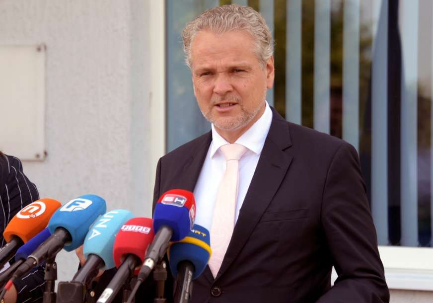 “POSTOJI ŠANSA ZA KANDIDATSKI STATUS” Satler poručio da EU čeka da političari u BiH počnu da rade svoj posao