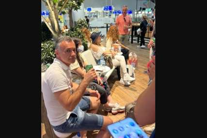 "Kofere nam ne daju, kažu nam da idemo u hotel" 100 ljekara iz Srbije zarobljeno na aerodromu u Frankfurtu, otkazan let za Beograd