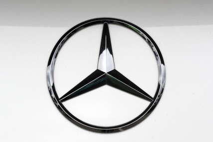 PROBLEM SA KOČNICAMA “Mercedes” mora da povuče skoro milion vozila