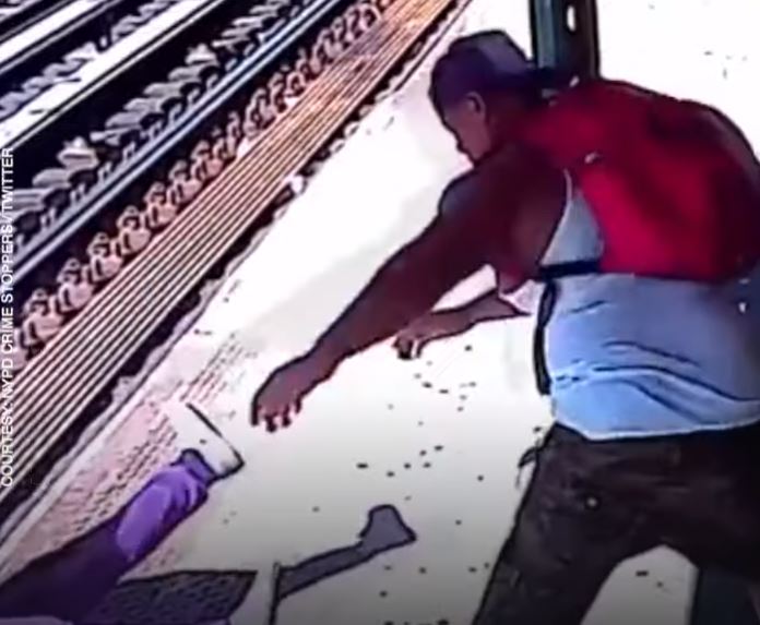 Gurnuo ženu pod šine: Uhapšen muškarac zbog stravičnog napada u Njujorku (VIDEO)