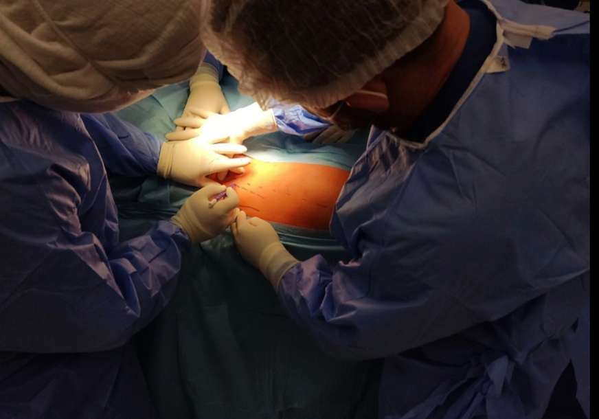 Uspjeh tima UKC Srpske: Vještački kuk ugrađuju operacijom koja garantuje  brži i bezbolniji oporavak