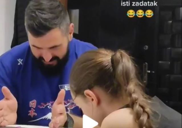 "BESPLATNE INSTRUKCIJE, 2. DIO" Novi hit snimak oca i kćerke koji vježbaju matematiku (VIDEO)