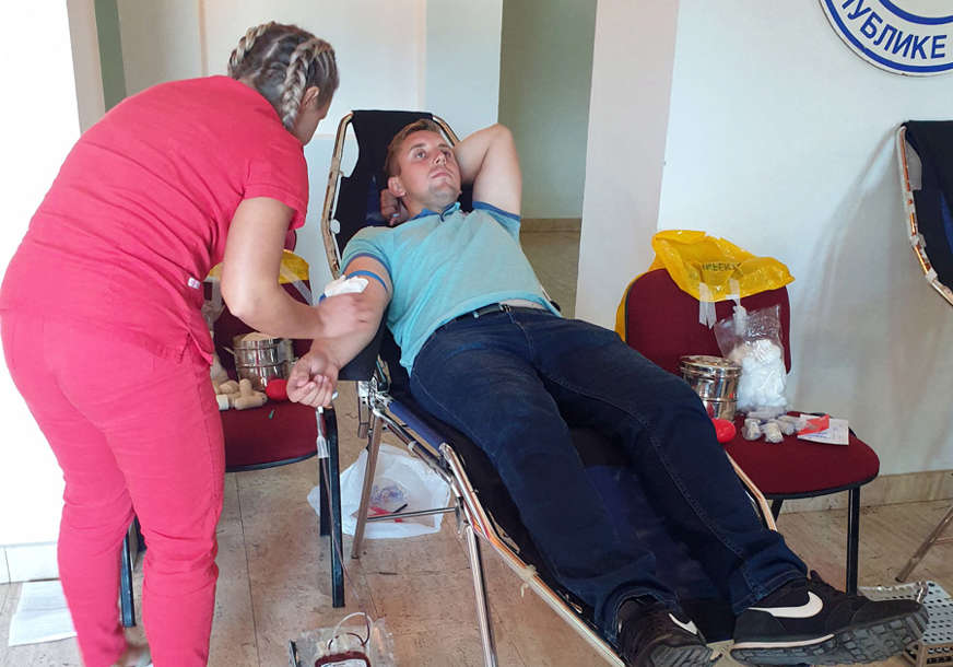 UČESTVUJE VIŠE OD 100 DAVALACA Velika akcija dobrovoljnog davanja krvi u Palama