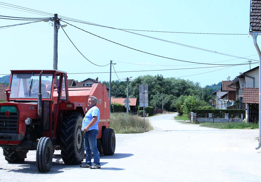 Na putevima u Srpskoj još nisu zabranjeni traktori bez kabine "Nepropisno prevoženje ljudi dovodi do saobraćajne nezgode sa NAJTEŽIM POSLJEDICAMA"