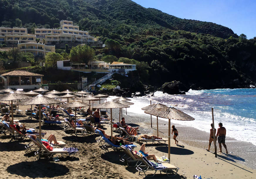 "Ove ležaljke nisu za turiste iz Srbije" Žena podijelila negativno iskustvo sa plaže u Grčkoj