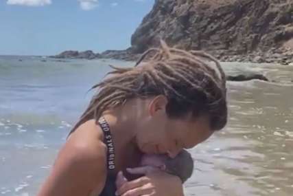 Žena se porodila u okeanu: Snimak bebe nakon porođaja je nevjerovatan (VIDEO, FOTO)