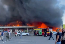 POGOĐEN TRŽNI CENTAR U UKRAJINI  U napadu ima žrtava, požar još bukti (VIDEO)