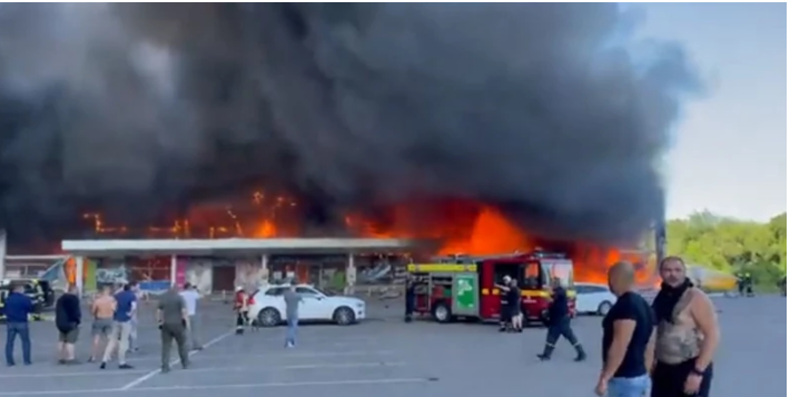 "10 MRTVIH, 40 POVRIJEĐENIH" Ukrajinski zvaničnici objavili crni bilans nakon ruskog napada na tržni centar