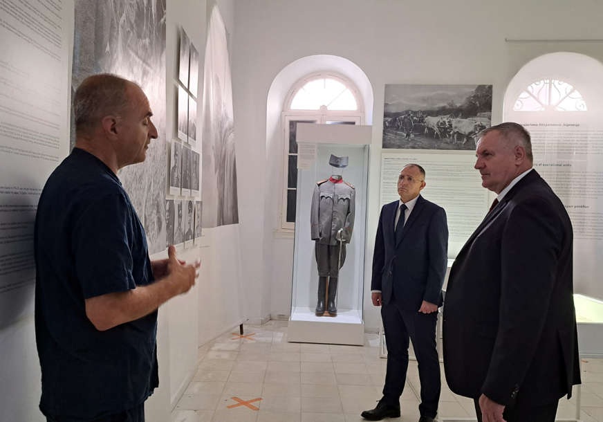 Višković u višednevnoj posjeti Grčkoj: Premijer Srpske na Krfu odao počast stradalim vojnicima (FOTO)