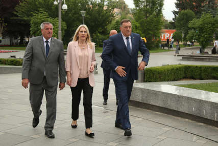 Dodik i Cvijanović položili vijence: Danas se obilježava godišnjica smrti bivšeg predsjednika Srpske Milana Jelića