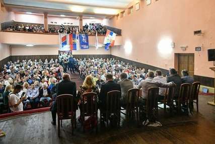 Završna tribina SDS u Višegradu "Snagom probuđenog naroda izglasati opoziv načelnika Đurevića" (FOTO)
