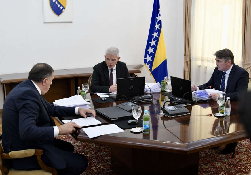 Šta se krije iza kontroverznih izjava diplomata: Dodik, Džaferović i Komšić pred izbore DIJELE AMBASADORSKE FOTELJE