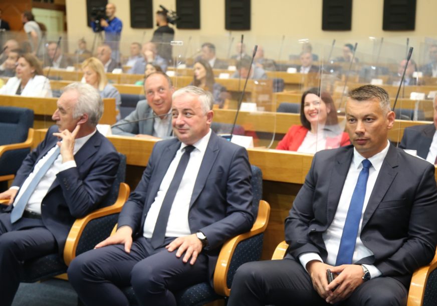 BORENOVIĆ OŠTRO PO VLASTI “Ne treba da se svrstavamo, a vi ste nas današnjom sjednicom svrstali”